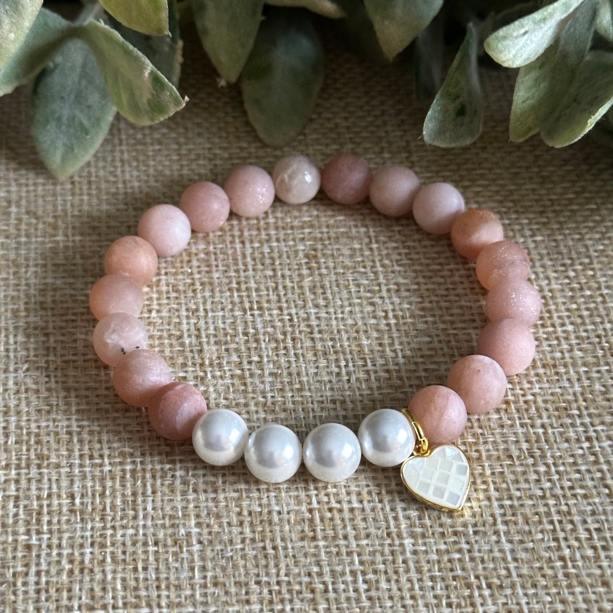 Soft feminine bracelet for emotional regulation and self trust
Calming crystal bracelet supporting feelings and feminine calm
