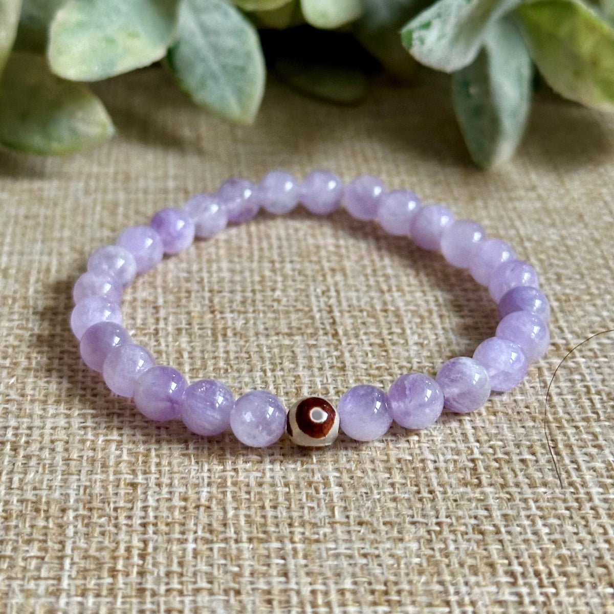 Lavender Amethyst crystal bracelet with optional DZI Evil Eye Agate
Handmade Lavender Amethyst bracelet in 4mm 6mm 8mm and 10mm